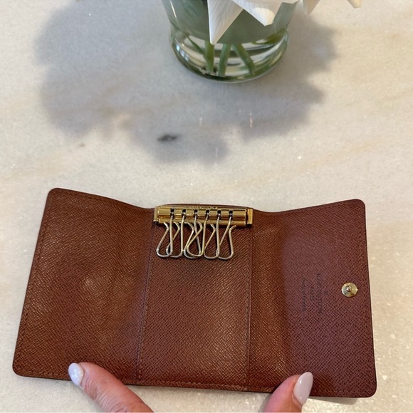 Louis Vuitton 6 Key Holder - Picture 4 of 7